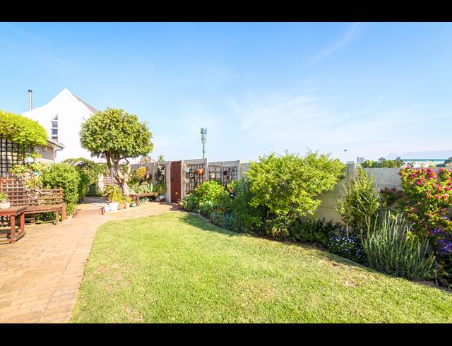 4 BEDROOM HOUSE SOLD IN WEST BEACH